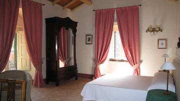 4 bedrooms, desk, iron/ironing board, travel crib