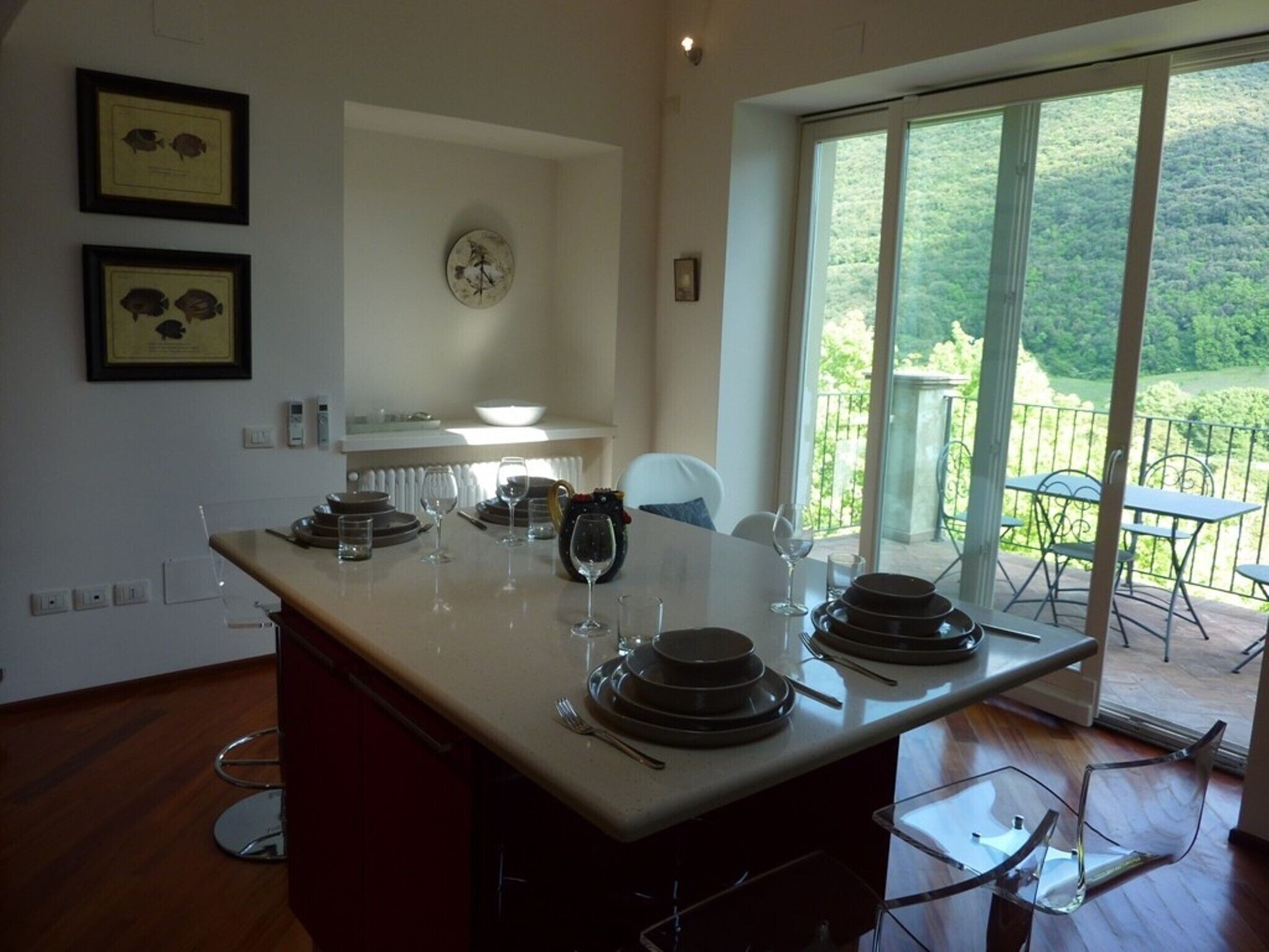 Luxury Apartment with balcony views in Historic City Centre