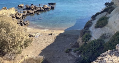 Nol Adre. Ylellinen huvila, jolla on oma uima-allas, merinäköala