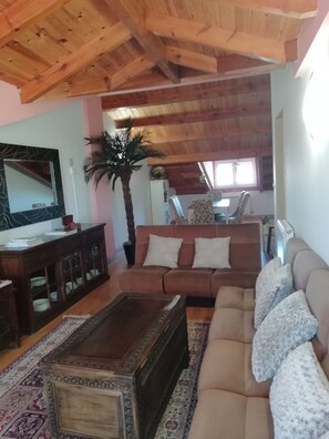 Flat-screen TV, table tennis - Ballot. 5 minutes from León, house with garden. (San andres del rabanedo)