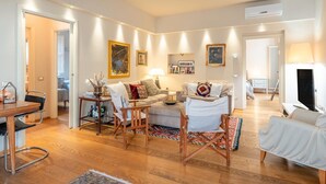 Smart TV, books, music library, video library - Gabry's Rooftop Terrace Home with  breathtaking Views of Lucca & Tuscany (Lucca)