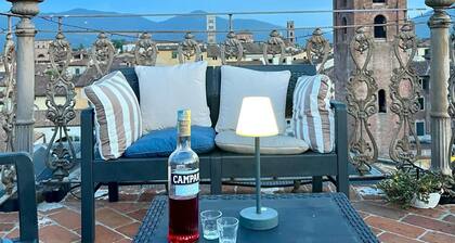 Terraza y solárium exclusivos de Gabriella, impresionantes vistas de la ciudad.