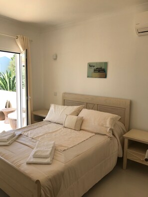 4 bedrooms, iron/ironing board, travel cot, free WiFi