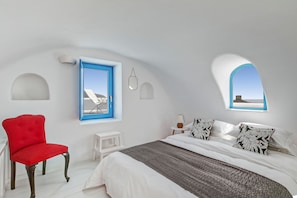 3 bedrooms, in-room safe, iron/ironing board, travel cot