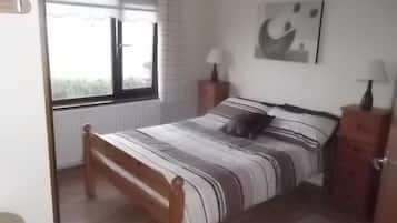 4 bedrooms, iron/ironing board, travel cot, free WiFi