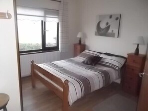 4 makuuhuonetta, silitysrauta/-lauta, vauvan matkasänky, ilmainen Wi-Fi