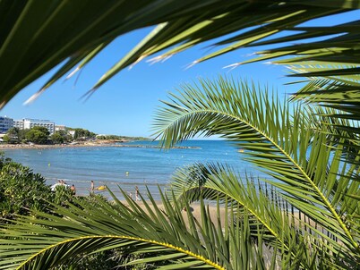 Air-conditioned Villa with WiFi and Heated Private Pool in Beautiful Garden