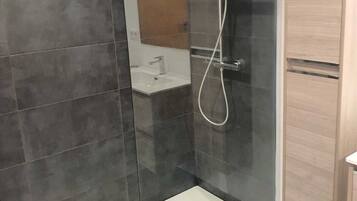 Shower, hair dryer, towels, toilet paper