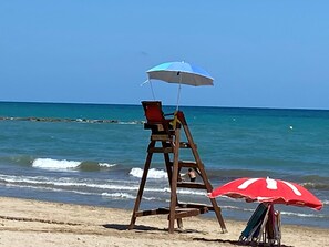 In Strandnähe, Liegestühle, Strandtücher