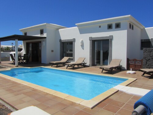 Villa auf Frontline von La Goleta mit eigenem beheiztem Pool und kostenlose Wi-Fi