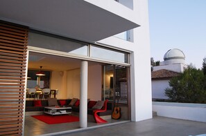 Outdoor dining - Villa with modern design / views, free WIFI, Priv. Pool, barbecue, air conditioning in 2 DBL rooms (Canyelles)