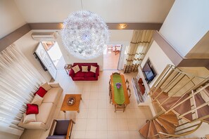 TV, fireplace, DVD player, books