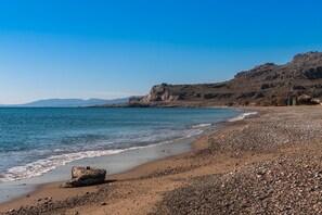 Beach nearby, sun loungers, beach towels