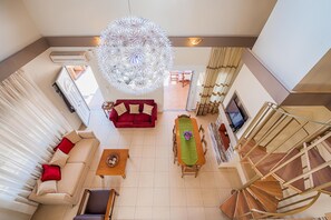 TV, fireplace, DVD player, books