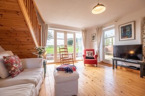 TV - Gallery Cottage, Wighton, Norfolk (Wells-next-the-Sea)