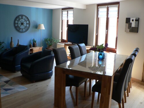 Beautiful apartment in the heart of the medieval city with private parking and garage