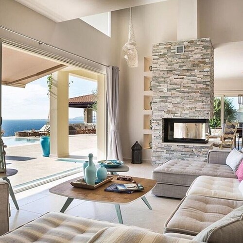 Stunning large luxury villa with amazing sea views! 