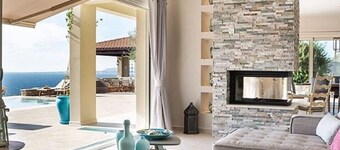 Stunning large luxury villa with amazing sea views! 