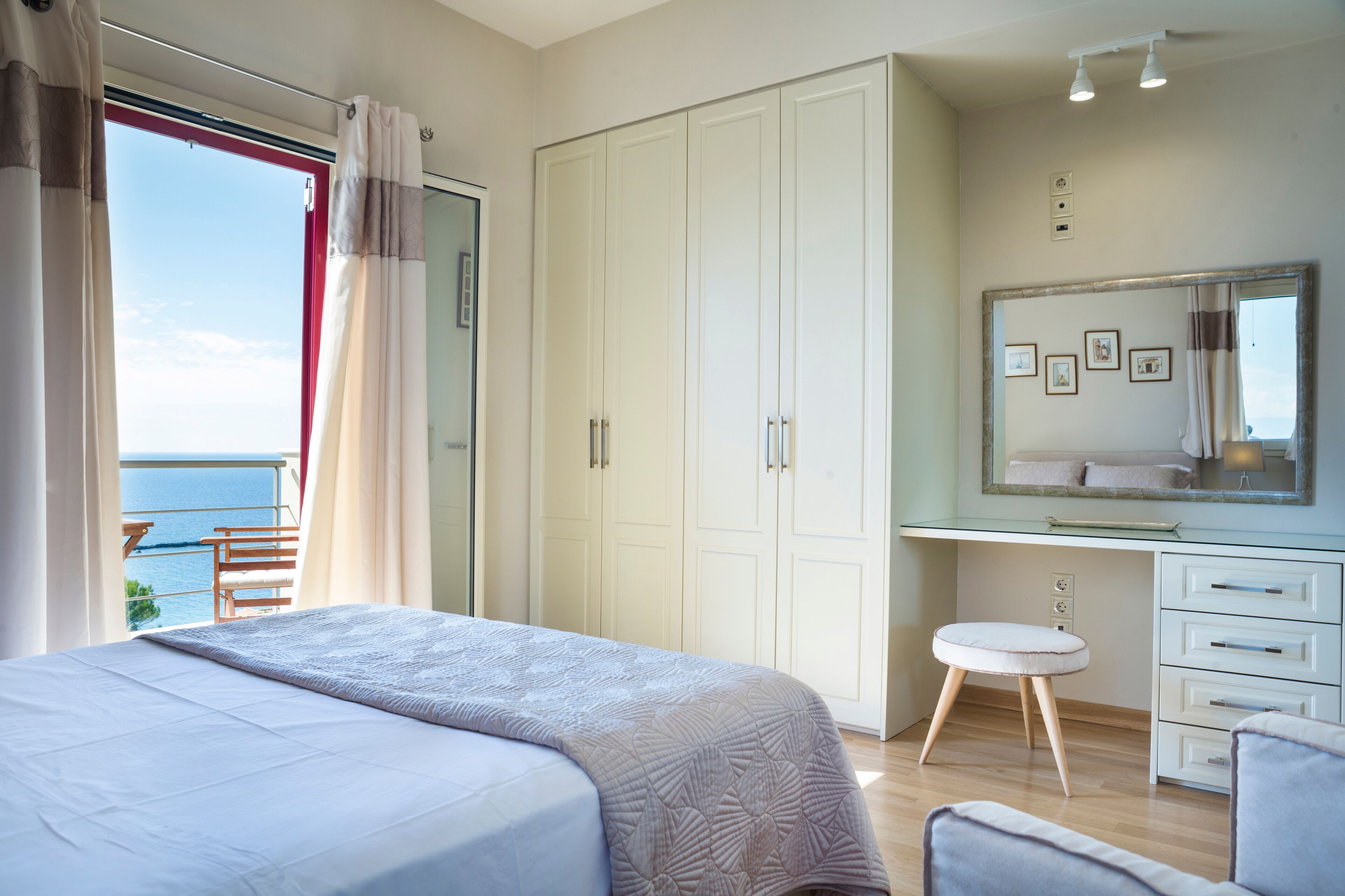 5 Schlafzimmer, Zimmersafe, Bügeleisen/Bügelbrett, Reisekinderbett