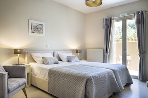 5 bedrooms, in-room safe, iron/ironing board, travel cot