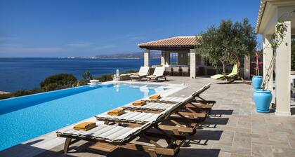 Stunning large luxury villa with amazing sea views!