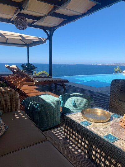 Stunning large luxury villa with amazing sea views! 