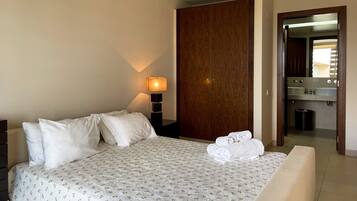 2 Schlafzimmer, Zimmersafe, Bügeleisen/Bügelbrett, WLAN
