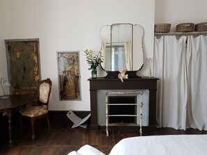 2 chambres, fer et planche à repasser, Wi-Fi gratuit, draps fournis