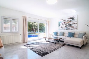 Smart TV, fireplace, books, stereo - SON FORTEZA Villa for 4 with pool in Crestatx Pollensa (Sa Pobla)