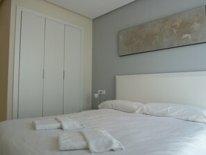 2 bedrooms, in-room safe, iron/ironing board, free WiFi