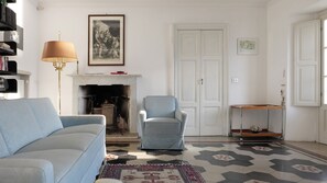 Fireplace, books, stereo