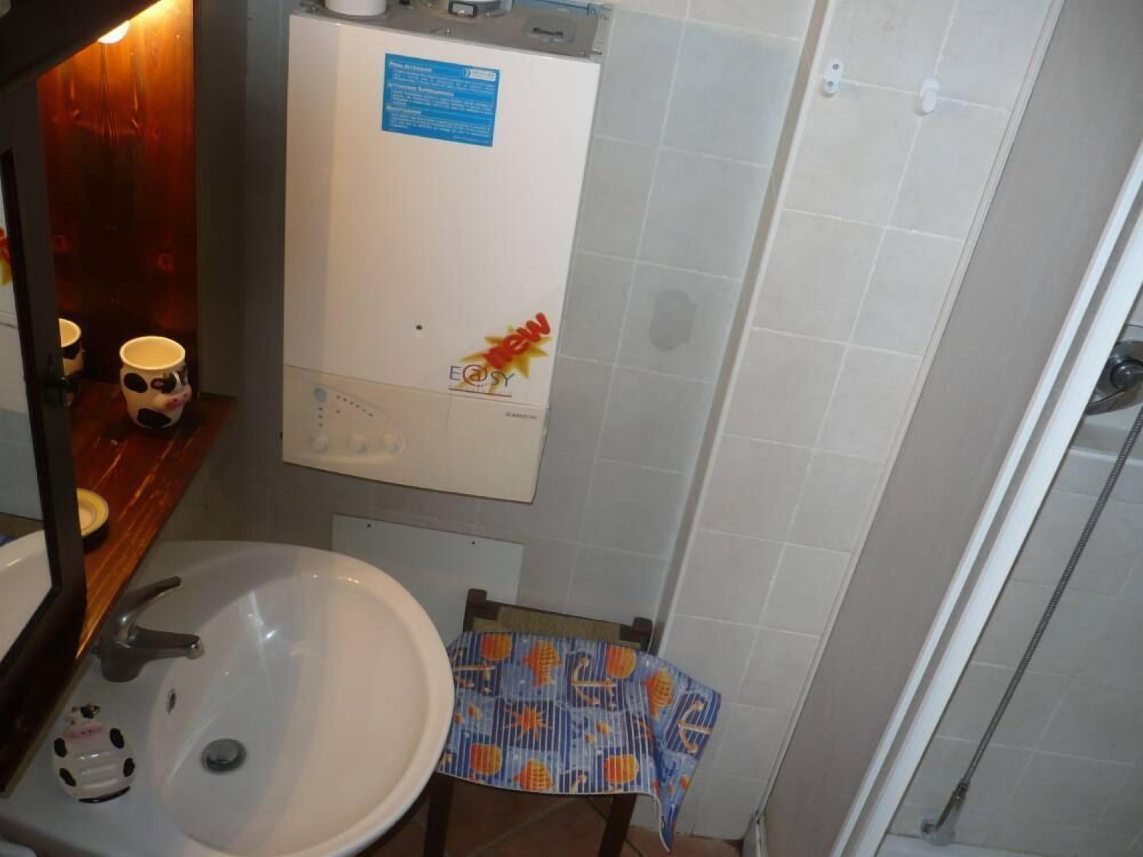 House with garden,near sea.