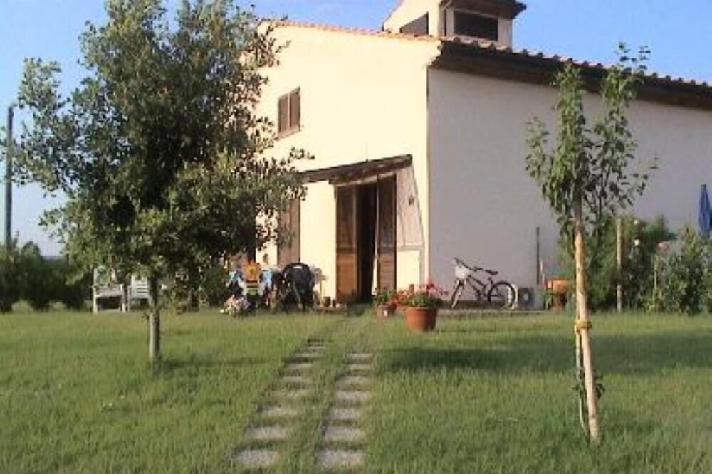 House with garden,near sea.