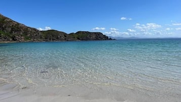 Una spiaggia nelle vicinanze