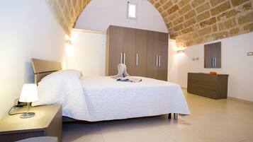 2 Schlafzimmer, Schreibtisch, Bügeleisen/Bügelbrett, WLAN