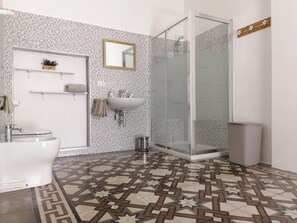 Shower, hair dryer, bidet - Vacation home from Pippi and Gesuina (Matino, Lecce)