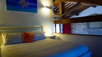 2 bedrooms, travel crib, free WiFi, bed sheets