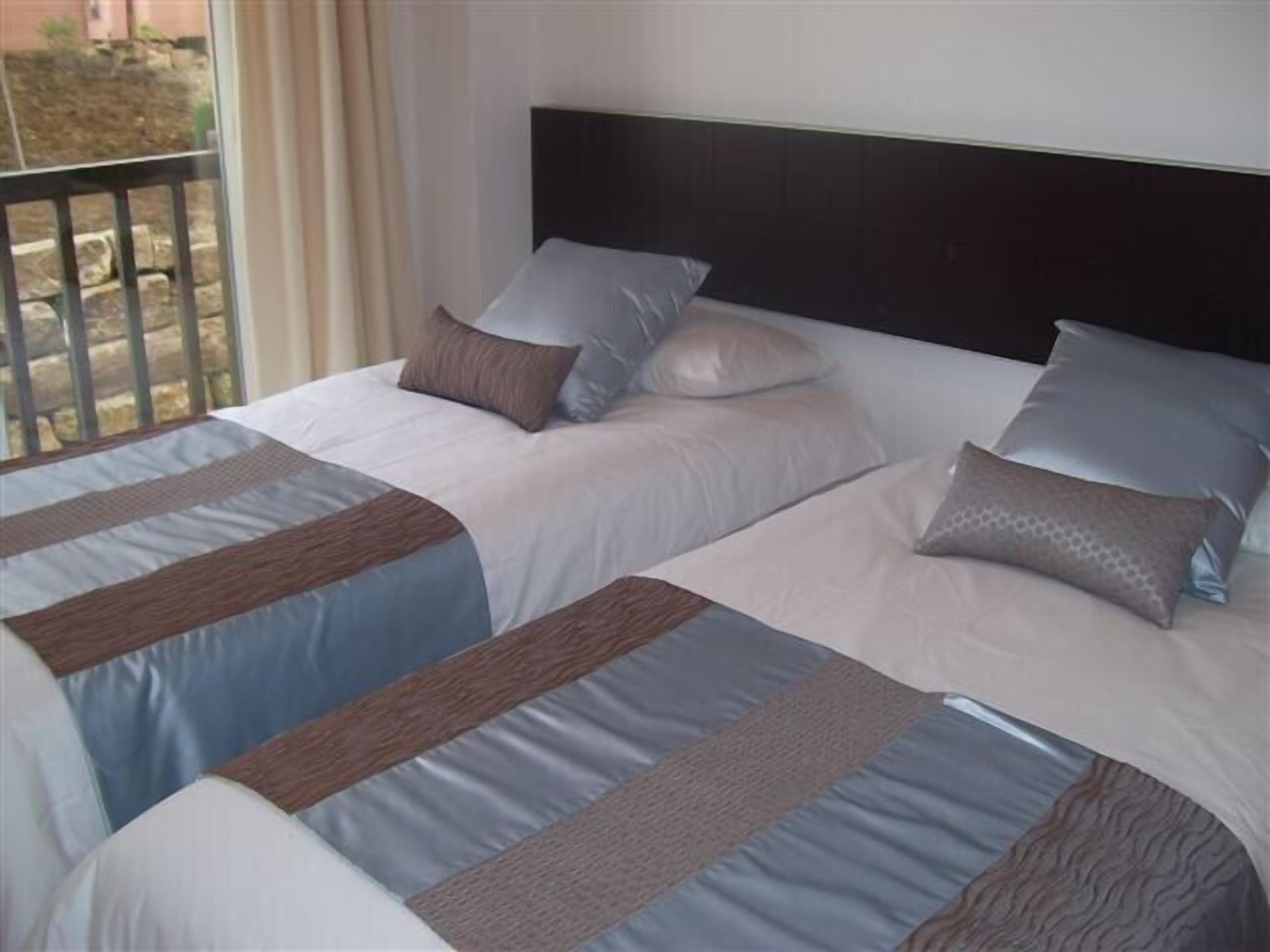 Luxury contemporary apartment, close to beach with Sea and Mountains view