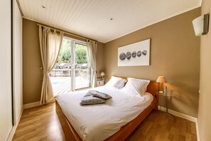 4 chambres, fer et planche à repasser, lit parapluie, Wi-Fi gratuit