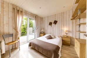 4 habitaciones, tabla de planchar con plancha y cuna de viaje