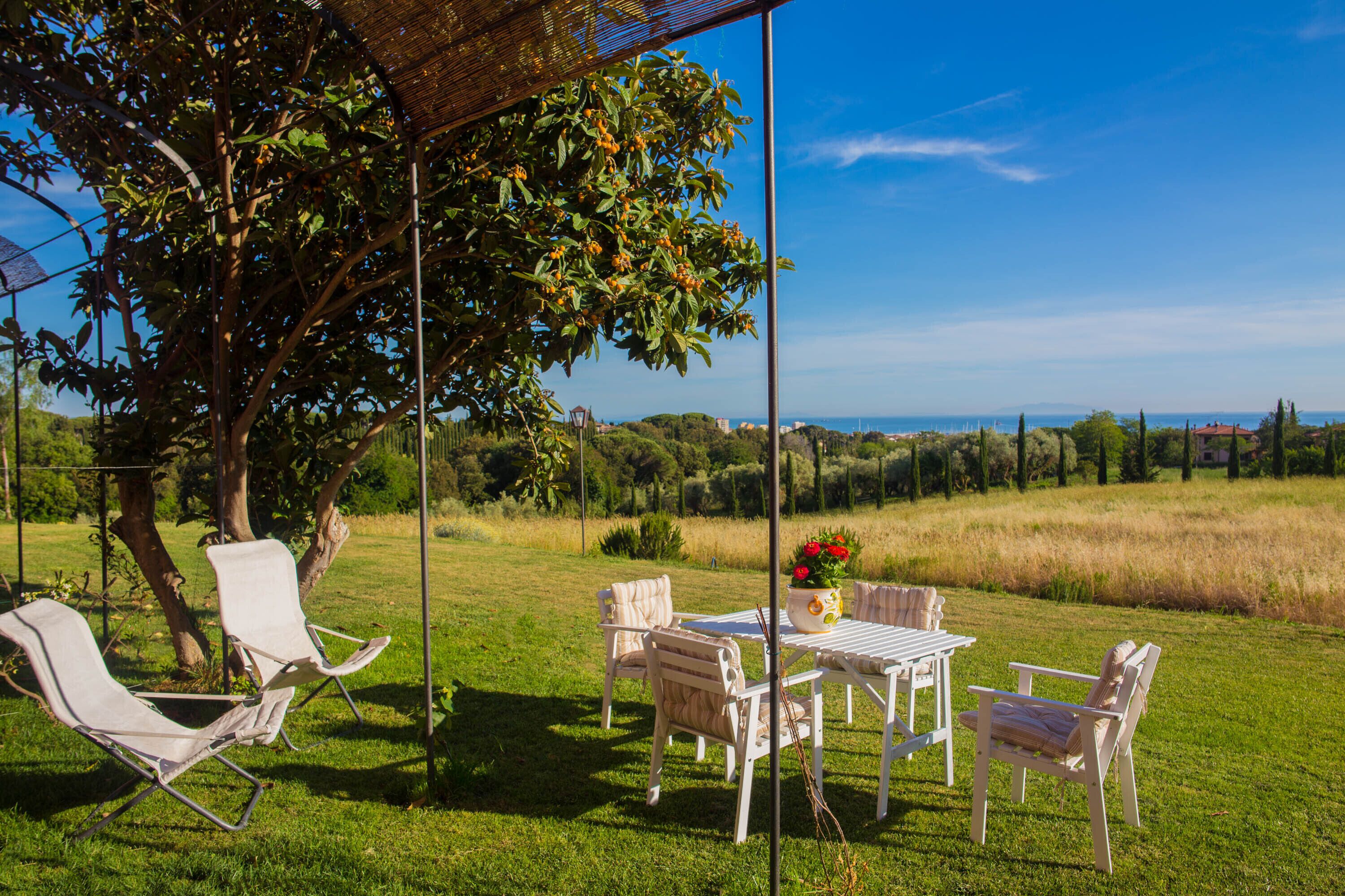 "Cardo" apartment on a farm in Castiglioncello near the sea