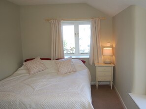 2 bedrooms, iron/ironing board, travel crib, free WiFi - Charming Cottage In Peaceful Location (Colyton)