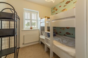 3 bedrooms, internet, bed sheets