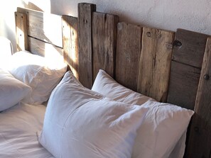 5 bedrooms, desk, iron/ironing board, travel crib - Charming Villa, large heated pool, wonderful views, peaceful location (Castino, Provincia di Cuneo)