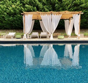 Outdoor pool, a heated pool - Charming Villa, large heated pool, wonderful views, peaceful location (Castino, Provincia di Cuneo)