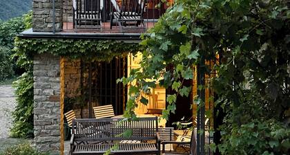 Charming Villa, large heated pool, wonderful views, peaceful location