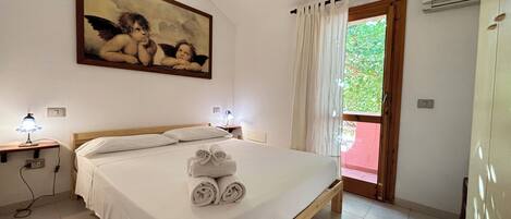 2 bedrooms, iron/ironing board, travel crib, free WiFi