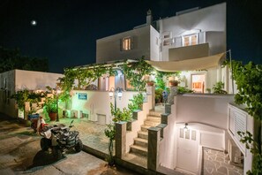 Exterior - Comfort Double Room Semi Basement 23 meters Parikia near Livadia Beach.  (paros)