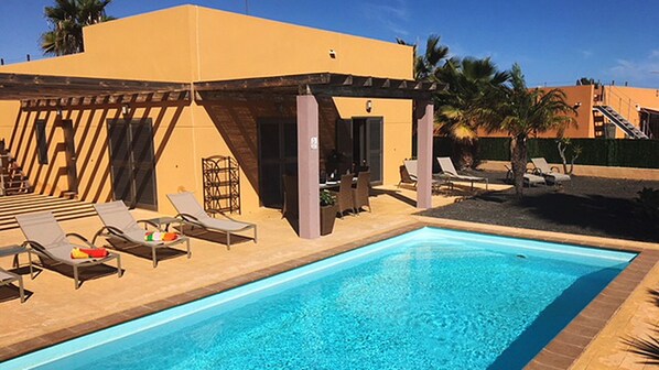 Piscine extérieure, piscine chauffée