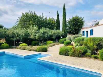 Beautifully renovated typical Algarve villa